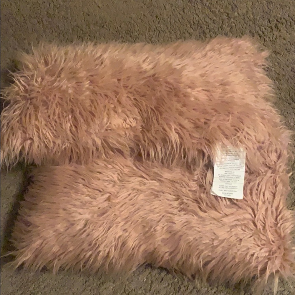 Set(2) of Plush Pillows